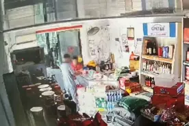 假冒烟草局工作人员，以检查为名骗取店家香烟，李某被检察机关批捕！图片
