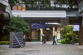 断臂维纳斯如果有手，她会做什么？怎样和招财猫一起抓住财富？沪上时髦阿姨爱打卡的商场，用艺术给出答案图片