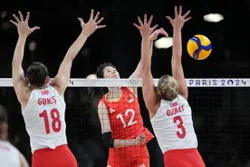 惠若琪哭了！中国女排不敌土耳其，连续两届奥运会无缘奖牌图片