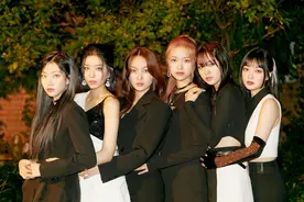 团体8人变6人、熬1年9月空白期 韩女团唱到一半「抱成员痛哭」图片