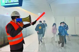 广西首条全自动驾驶地铁线路试运行 5号线模拟演练应对突发事件图片