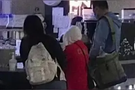 全红婵头戴白色帽子低调现身 逛街买奶茶，师姐陪伴左右图片