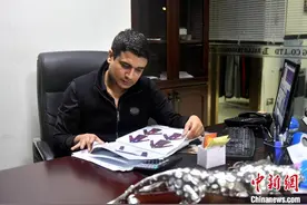 印度小伙扎根“中国服装名城”：生意谈不完，订单接不停图片