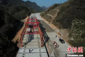 德上高速钢结构桥梁主体施工提前完成图片