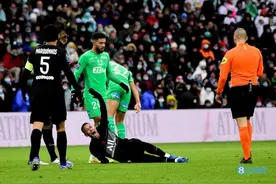 队报：内马尔伤缺2个半月因遭遇韧带损失和轻微骨折图片