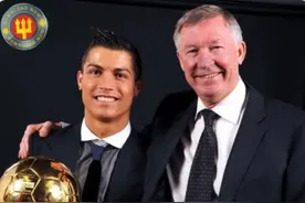 2008年的今天，效力于曼联的C罗获得了个人第一座金球奖图片