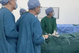 60岁男子肚大如怀孕 医生震惊：这肿瘤足足有22斤图片