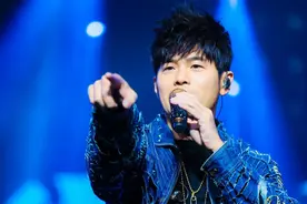 21年，周杰伦越发孤独图片