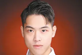 广西三名运动员上榜！中国体操队举行新奥运冠军、世界冠军登榜仪式图片