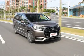 样子变了，内饰高档了，加强了隔音，新款艾力绅锐·混动变完美？图片