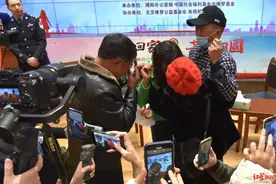 姐弟幼年火车站被拐，35年后被找回：奶奶自责抑郁而终，母亲抱憾离世图片