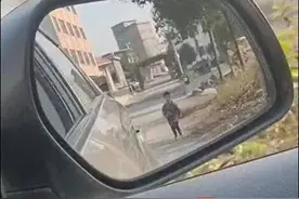 被陌生孩子一路追车喊爸爸，小伙回应：是走失儿童，已替他找到家人图片