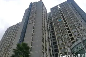 8部电梯仅2部能用！上下班高峰期得排队！昆明这个小区的业主很抓狂……图片