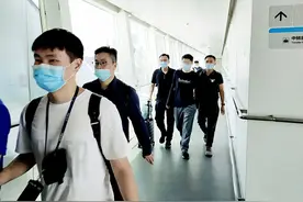 租五百余个账户炒3只股票账面浮盈超2亿元，五十余人被抓获图片