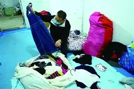 你的旧衣服怎么处理？青岛兴起旧衣回收市场，按斤回收，半数出口销往海外图片