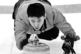 中国冰壶男队险胜瑞士 四胜五负无缘四强图片