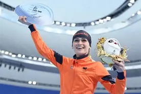 夺金时刻｜速度滑冰女子集体出发决赛 荷兰选手伊雷妮·斯豪滕夺冠图片