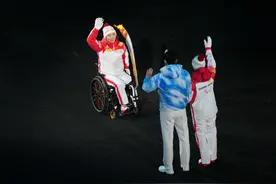 骄傲！冬残奥会开幕式上，第五棒火炬手是广西残奥健儿图片