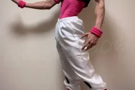 健身达人Cos全职猎人西索：完美还原结实精壮小蛮腰图片