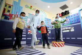 孤独症儿童家长：他们生来特别，需要更多理解图片