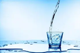 每天要喝多少水？喝什么水最健康？这些你要知道图片