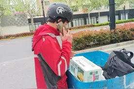 郑州京东小哥讲述援沪首日亲历：弄堂名字不好记，第一天送牛奶最多图片