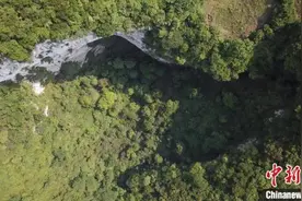 “世界天坑之都”广西乐业发现新天坑图片