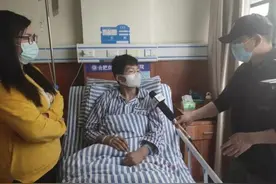 男孩每天把奶茶当水喝，胆囊长出一串“珍珠”结石图片