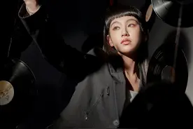 新生代粤语歌手炎明熹：参加《声生不息》紧张度只有40%｜专访图片