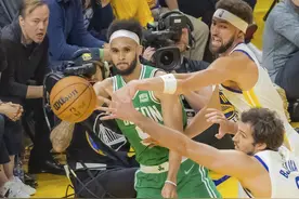 NBA｜第三节“旋风”如期而至 勇士总决赛扳回一城图片