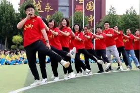 中考前夕，衡水一所中学带学生跳“兔子舞”解压