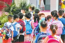 郑州孩子入学年龄能否降至6岁？省人大代表建议：适当放宽小学入学年龄限制图片