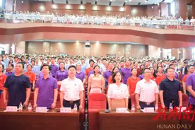 周南中学举行2022届高三毕业典礼 青春奔跑向未来图片