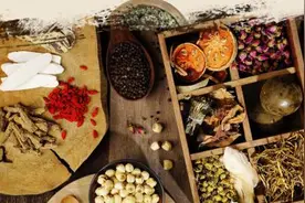 服中药时，该怎样“忌口”图片