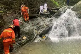 柳州男子踩中野猪夹被困深山，救援人员搜救5小时找到他图片
