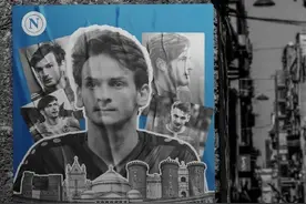 官方：那不勒斯签下21岁边锋克瓦拉茨赫利亚，转会费1000万欧图片