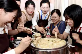 “技能大师”传授“技能绝活”图片