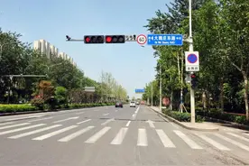 济南闯红灯等违法抓拍新模式启动 前后同时抓拍还能录视频图片