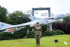 北大学霸→海军女兵，这位新疆姑娘，好飒图片