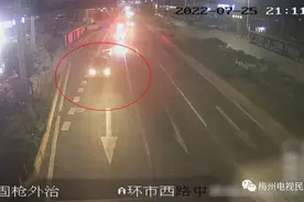 惊险！63岁阿姨晚上散步被蛇咬伤……图片