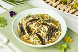 伏天黄鳝赛人参，夏季清补就吃它了图片