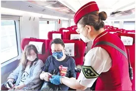 列车长卢雅静：见证中国高铁跑出加速度图片