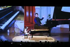 穿着旗袍首秀上海，吉娜·爱丽丝的这场音乐会很梦幻图片