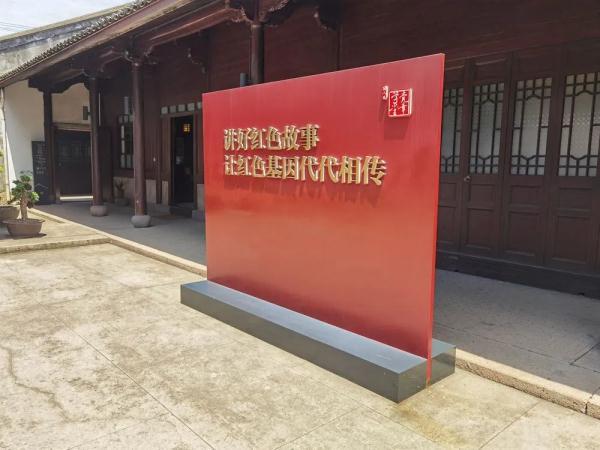 父亲为儿子独守空坟数十年，里面竟藏着中国共产党第一部党章