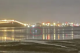 男子被潮水困住用“摩斯密码”求救！网友：又学会一招儿图片