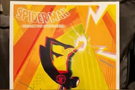 蜘蛛侠大打出手《蜘蛛侠：纵横宇宙》新海报曝光图片