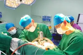 老人因车祸昏迷半年，神奇的DBS手术让“植物人”奇迹苏醒图片