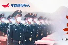 全体战友，一起送英雄最后一程图片