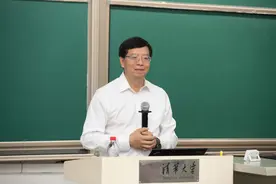 清华大学党委书记邱勇讲授“形势与政策”第一课图片