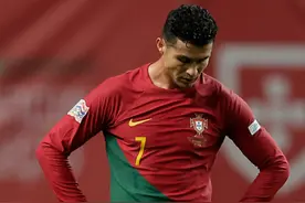 「欧国联」葡萄牙被西班牙绝杀，C罗怒摔队长袖标图片